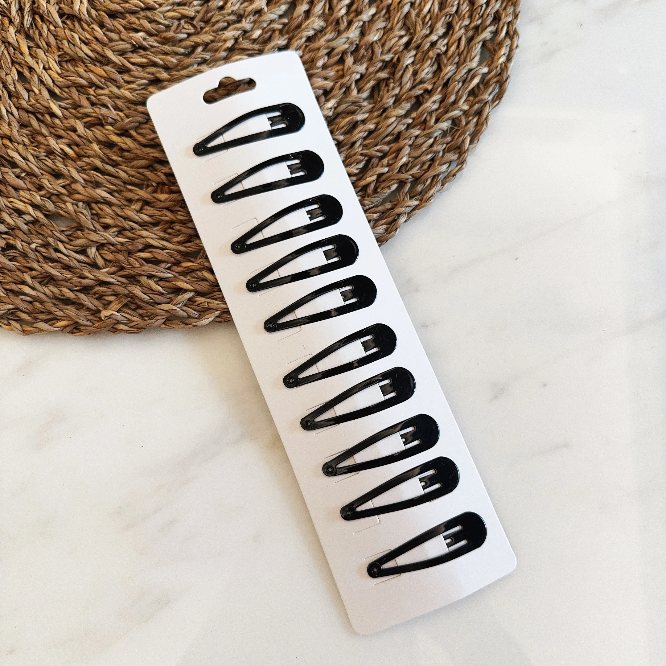 pince à cheveux noire classique