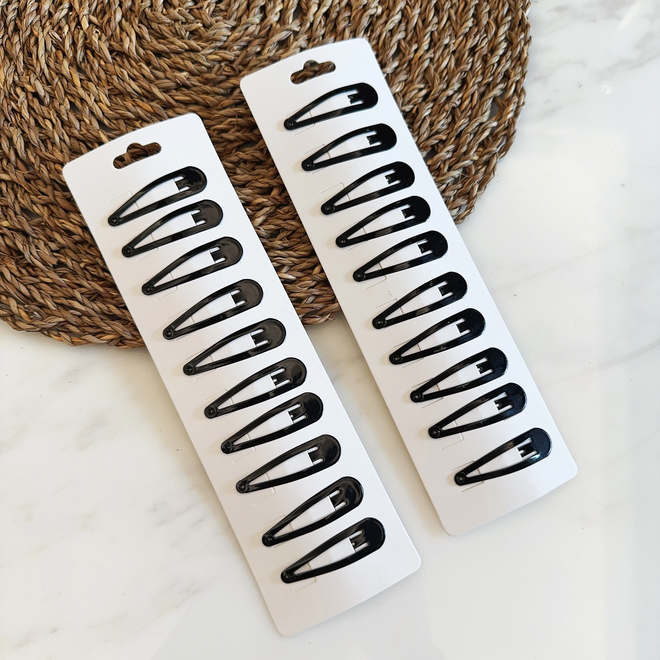 pince à cheveux noire classique