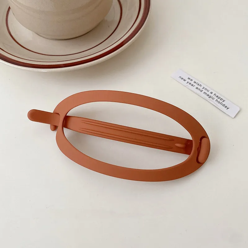 pince à cheveux ovale mate – barrette élégante pour chignon & style minimaliste