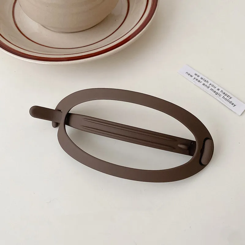 pince à cheveux ovale mate – barrette élégante pour chignon & style minimaliste