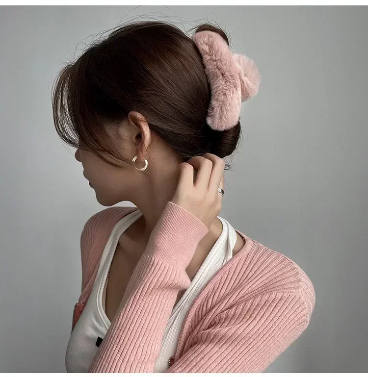 pince crabe en fausse fourrure peluche accessoire cheveux femme