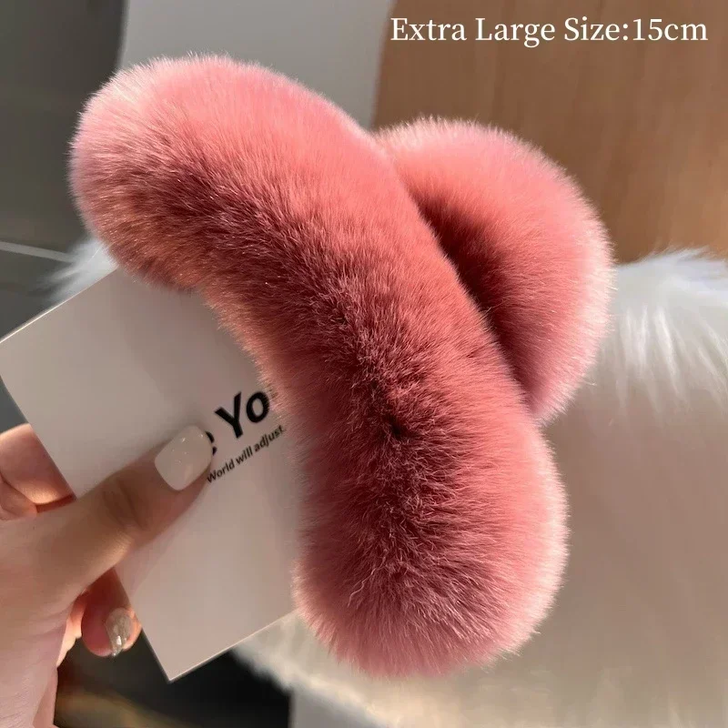 pince crabe en fausse fourrure peluche accessoire cheveux femme