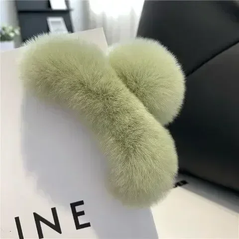pince crabe en fausse fourrure peluche accessoire cheveux femme