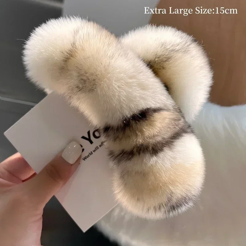 pince crabe en fausse fourrure peluche accessoire cheveux femme