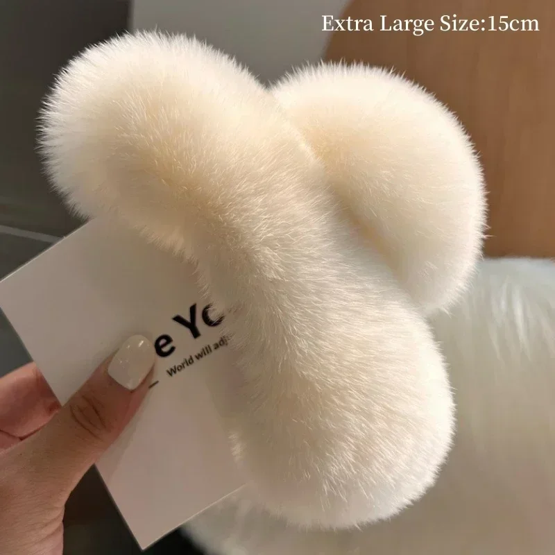 pince crabe en fausse fourrure peluche accessoire cheveux femme