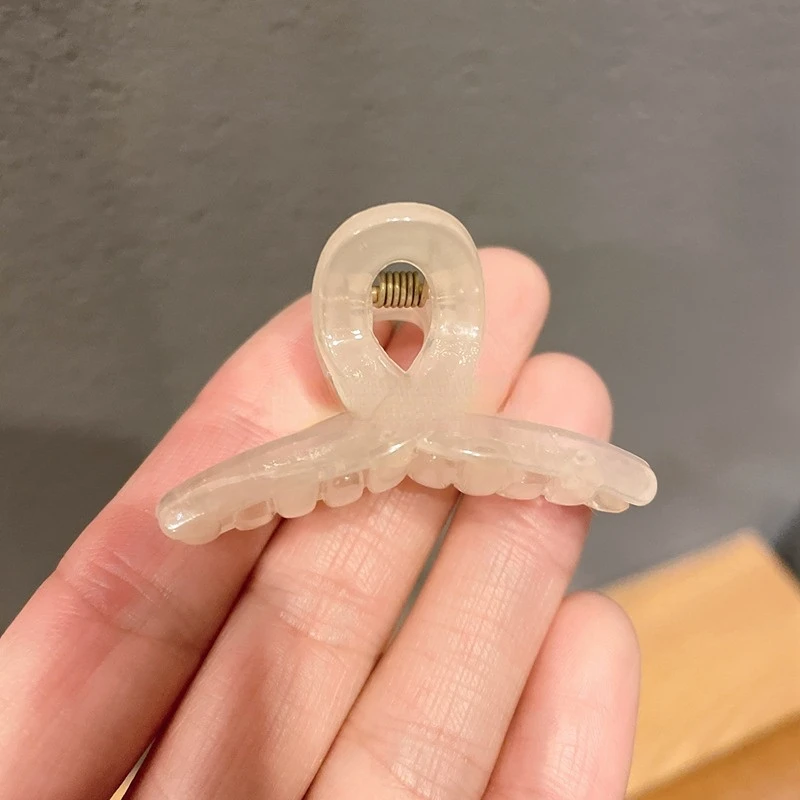 lot de 4 mini pinces crabe translucides design croisé demi queue