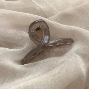 lot de 4 mini pinces crabe translucides design croisé demi queue