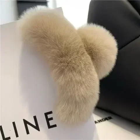 pince crabe en fausse fourrure peluche accessoire cheveux femme
