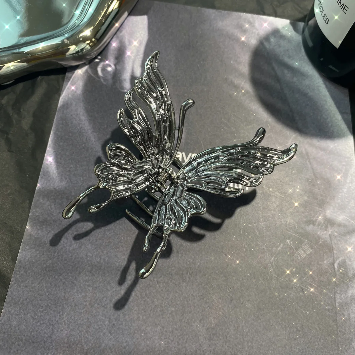 grande pince crabe papillon en métal argenté texturé