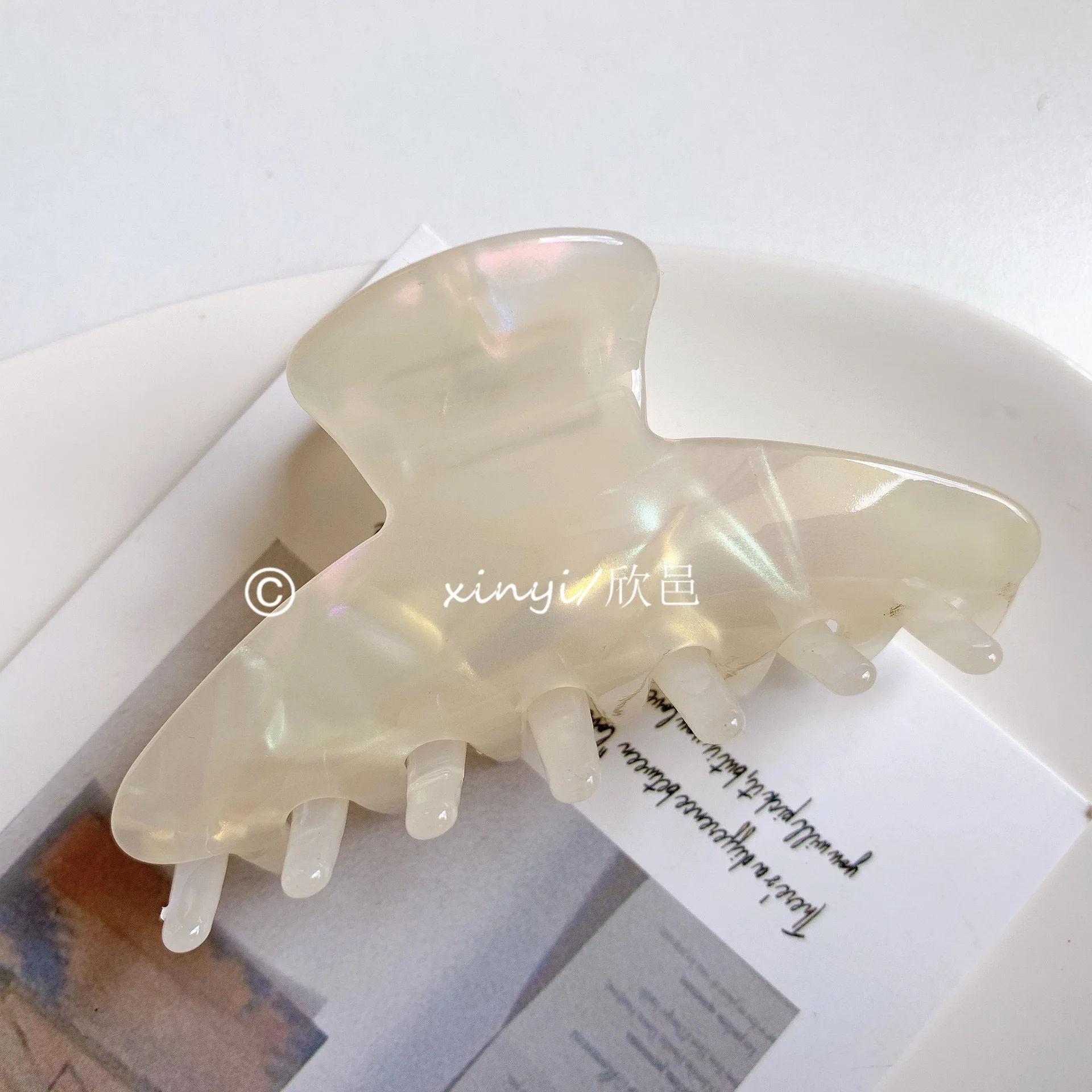 grande pince crabe en acétate motif écaille de tortue et léopard