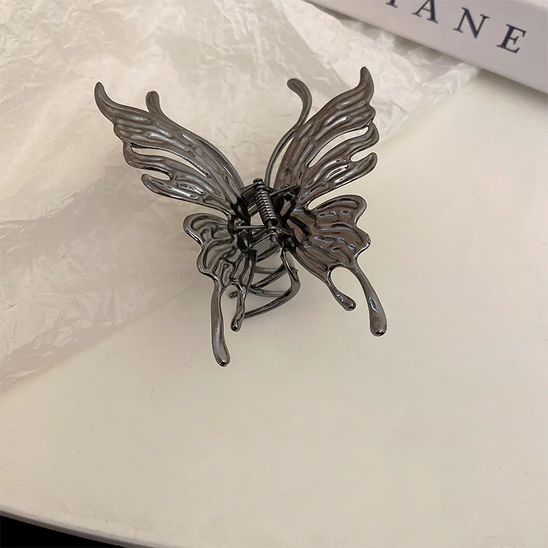 grande pince crabe papillon en métal argenté texturé
