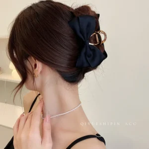 pince crabe cheveux avec nœud satin accessoire coiffure femme